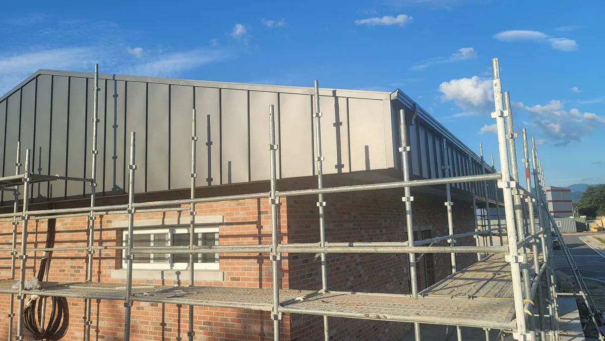 치장벽돌, 징크강판공사